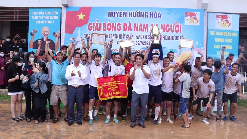 Bế mạc Giải bóng đá nam 11 người huyện Hướng Hoá năm 2023